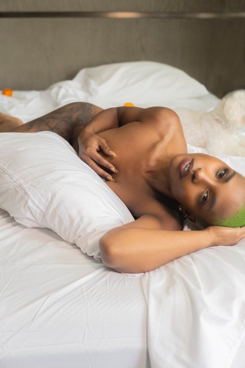 View kiarathevoice (KIARA THE VOICE) OnlyFans 23 Photos and 15 Videos for free 

 picture 2