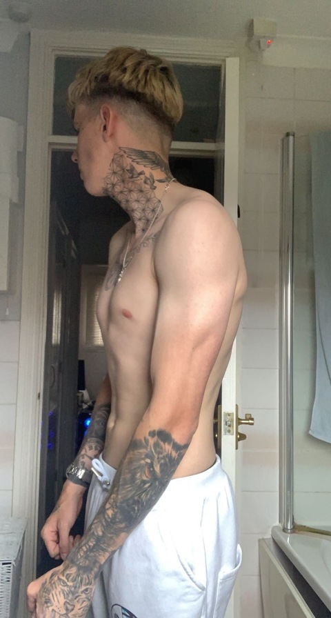 View kierannxpper OnlyFans content for free 

 picture 2