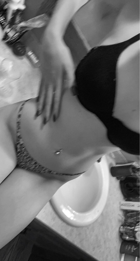 View kikilynn444 OnlyFans content for free 

 picture 2