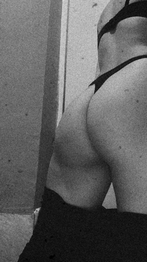 View Kelly L. Moreno (klibelula) OnlyFans 6 Photos and 0 Videos for free 

 picture 2