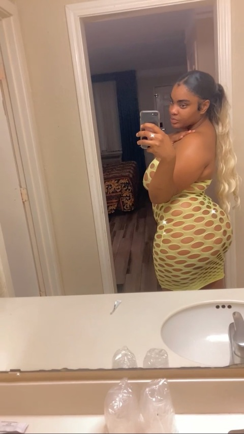 Download kreamykween OnlyFans content for free 

 picture 2