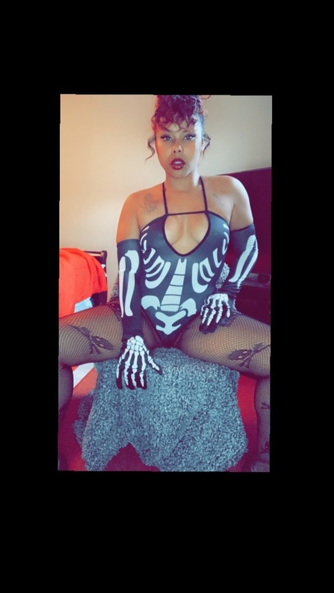 Free access to @la_luna_linda9 (Anaalis Love) Leaked OnlyFans 

 picture 2