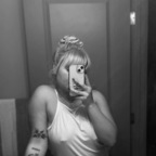 laaynelynn (Layne Lynn) free OnlyFans content 

 picture 1
