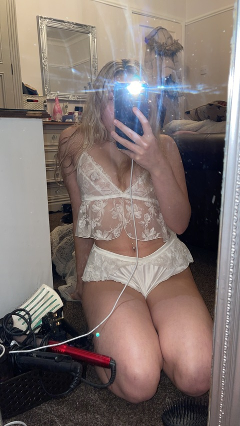 laceymay001 OnlyFans Leaked (20 Photos and 10 Videos) 

 picture 2