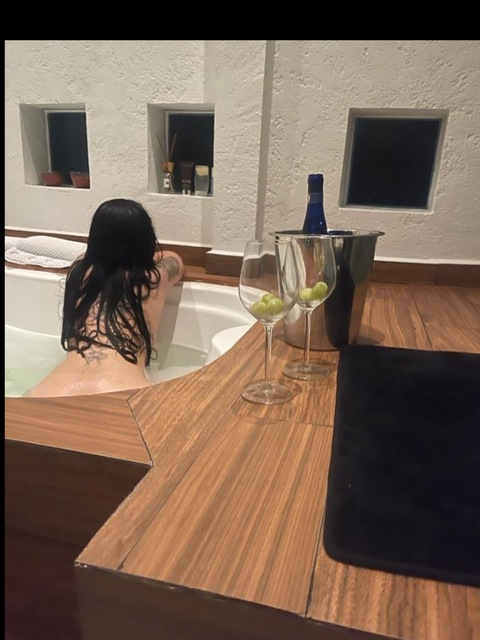 View lacholademina (Yunneikis) OnlyFans 5 Photos and 9 Videos leaks 

 picture 2