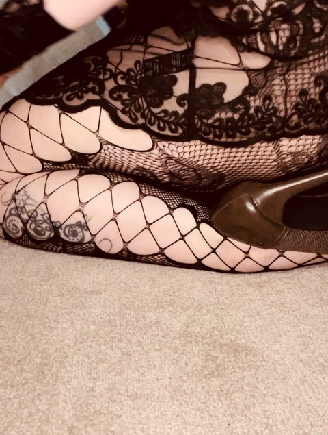 View lady_barefeet_ink OnlyFans videos and photos for free 

 picture 2