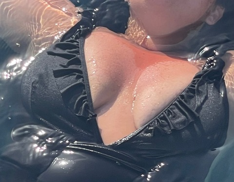 View LadyBug92 (ladybug221092) OnlyFans 5 Photos and 4 Videos leaked 

 picture 2