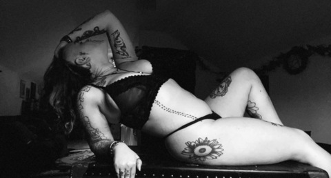 View ladylilith13 (Lady Lilith) OnlyFans 323 Photos and 12 Videos leaks 

 picture 2
