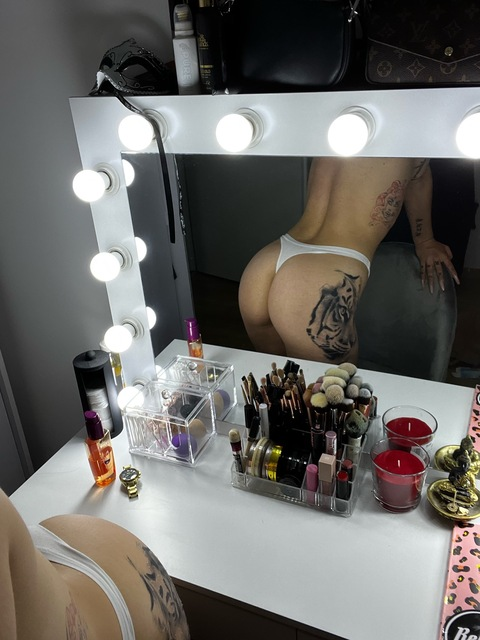 View laraspencer OnlyFans content for free 

 picture 2