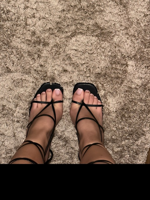 Get Free access to @larawillanfeet Leaks OnlyFans 

 picture 2