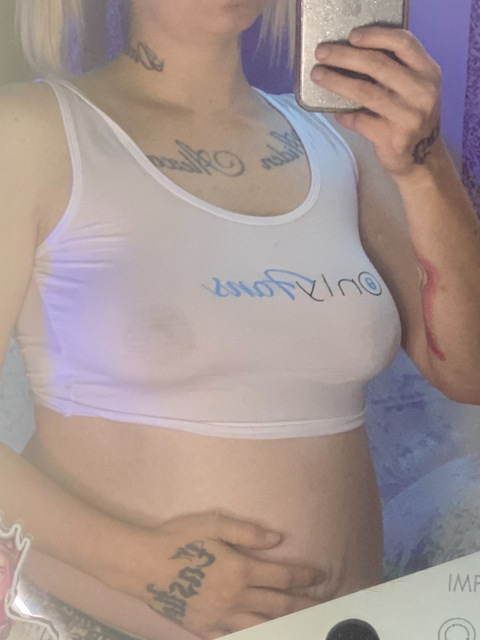 Download lareinagemenis OnlyFans content for free 

 picture 2