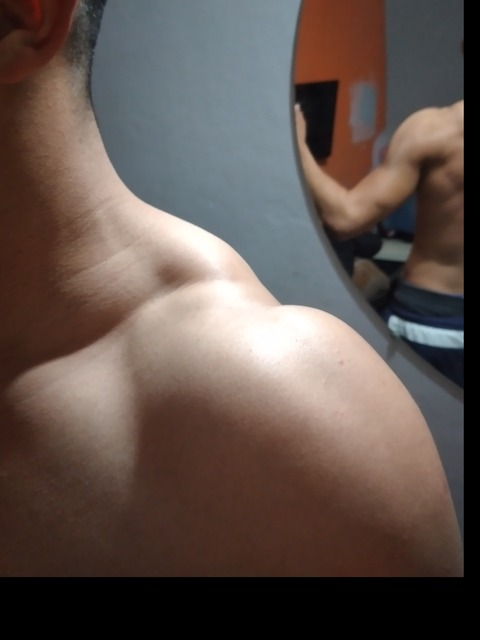 latinoooo20 OnlyFans Leak 

 picture 2
