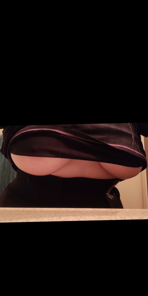 laura.red (Laura) free OnlyFans content 

 picture 2