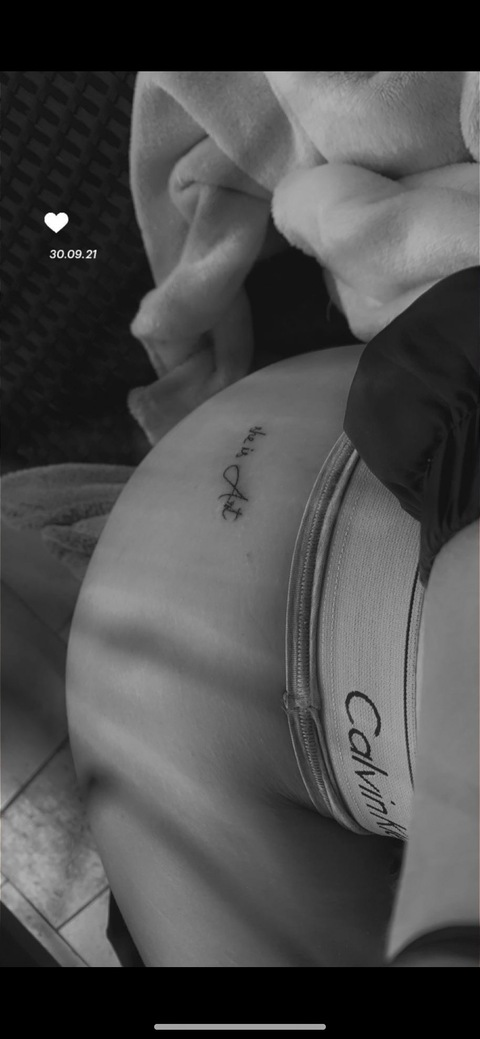 lauraxtt OnlyFans Leak (34 Photos and 0 Videos) 

 picture 2