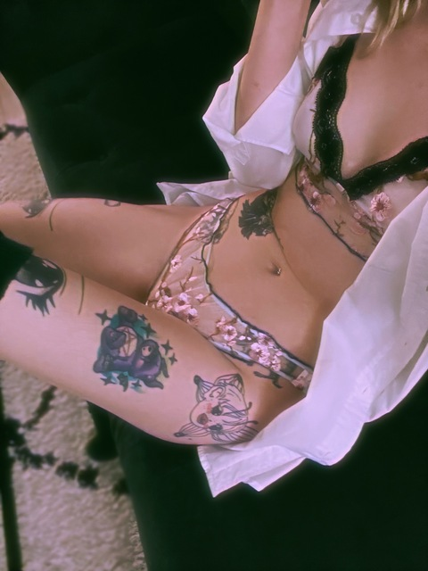 Download lavignerafaelle OnlyFans content for free 

 picture 2