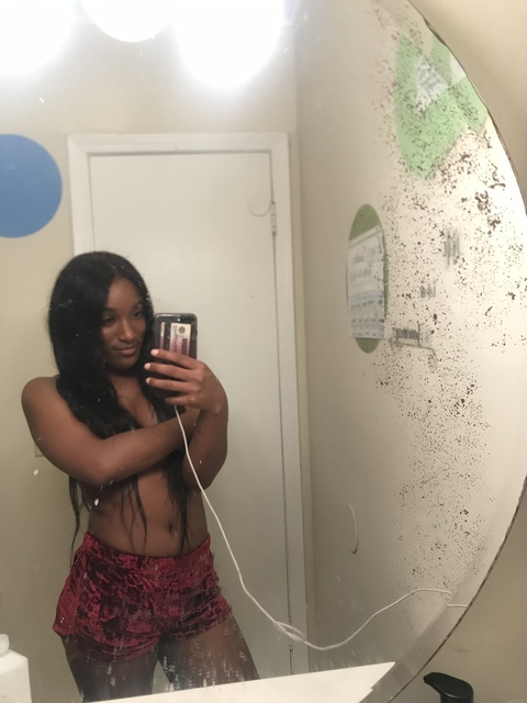 layah (Layahsprettynip) OnlyFans Leaked Videos and Pictures 

 picture 2