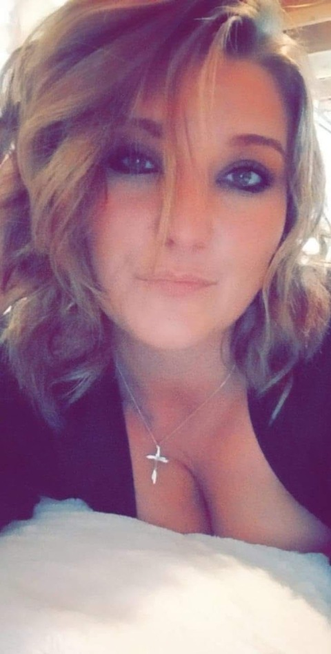 View laylanaughtyak (LaylaNaughtyAK) OnlyFans 47 Photos and 7 Videos leaks 

 picture 2