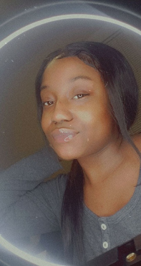 layonnia OnlyFans Leak 

 picture 2