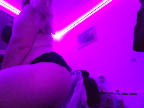 leelee27 (LeeLee) OnlyFans content 

 picture 2