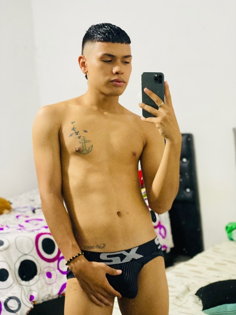 @leironandgian leak Onlyfans content free 

 picture 2