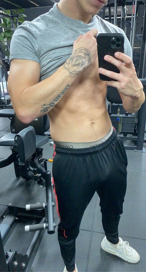 leovdhidde OnlyFans Leaked (13 Photos and 1 Videos) 

 picture 2