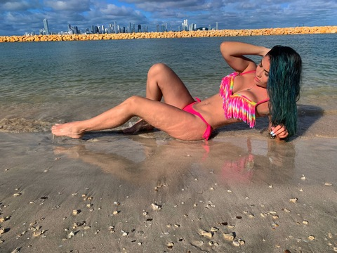 lesliecidchile OnlyFans Leaked Photos and Videos 

 picture 2