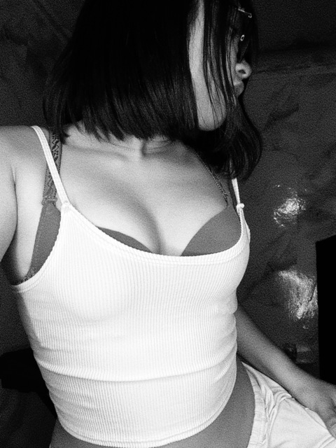 lesliegil0 (michelle gil) OnlyFans Leaked Pictures and Videos 

 picture 2