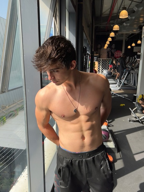 levyboy OnlyFans Leaks (39 Photos and 3 Videos) 

 picture 2