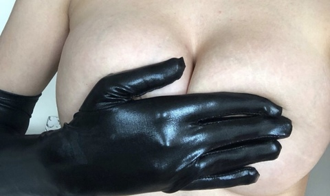 View liaxxxpantsonfire OnlyFans content for free 

 picture 2
