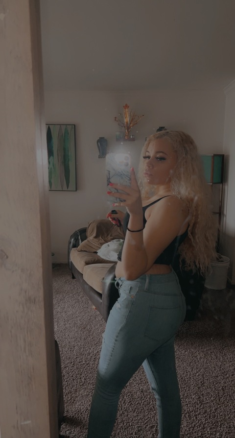 View lightbright04 (Ari) OnlyFans 5 Photos and 5 Videos gallery 

 picture 2