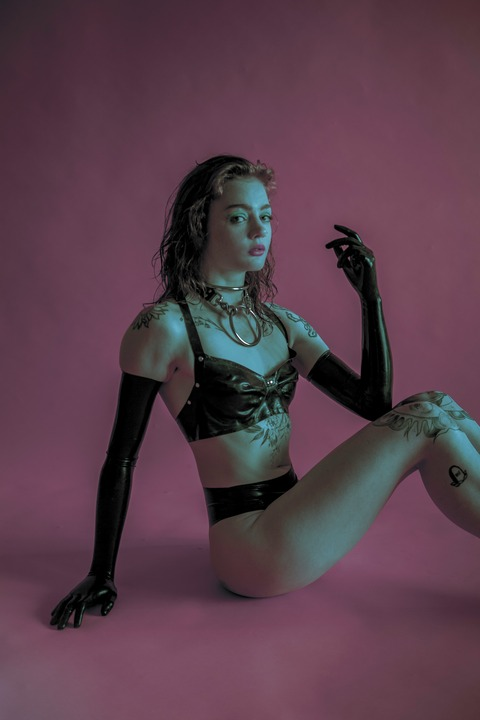 Onlyfans leak lil.red.rae666 

 picture 2