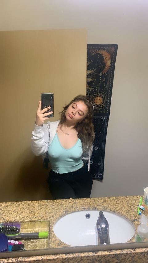 lilace6aby OnlyFans Leaked (6 Photos and 0 Videos) 

 picture 2
