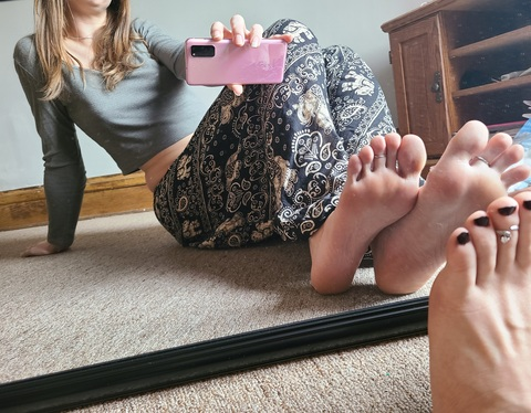 View lilhippietoes OnlyFans content for free 

 picture 2