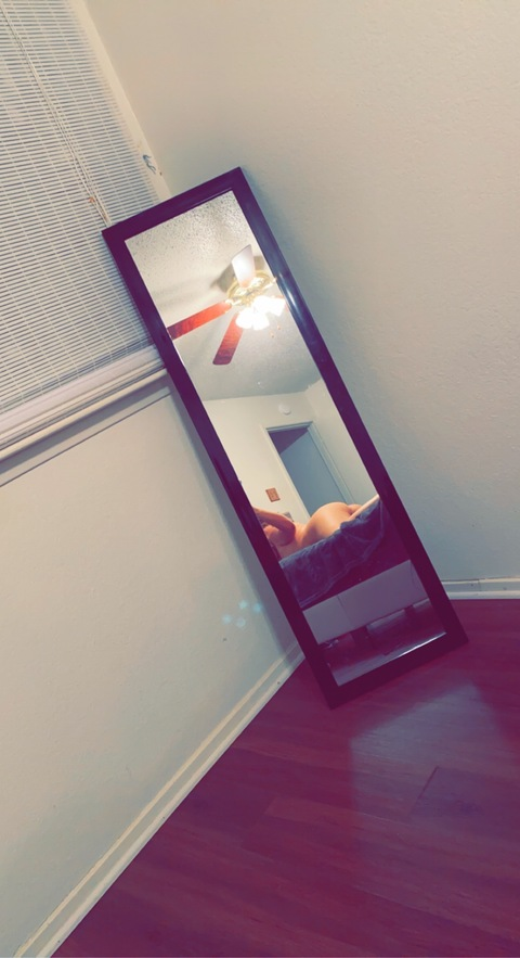 View lilmomma422 (Katie) OnlyFans 104 Photos and 10 Videos gallery 

 picture 2