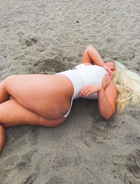 linatwerk (Lina) OnlyFans Leaked Content 

 picture 2