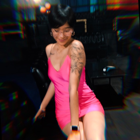 lindasahian OnlyFans Leak 

 picture 2