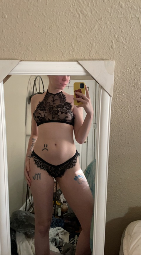 littledevil9898 (Kelly Robinson) OnlyFans Leaked Videos and Pictures 

 picture 2