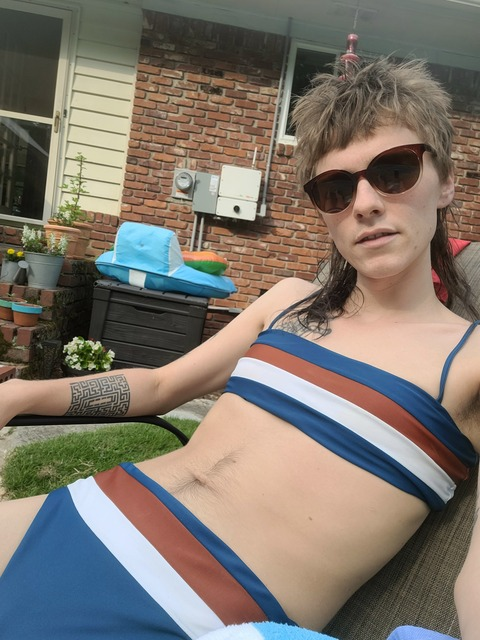 View lizawinter OnlyFans content for free 

 picture 2
