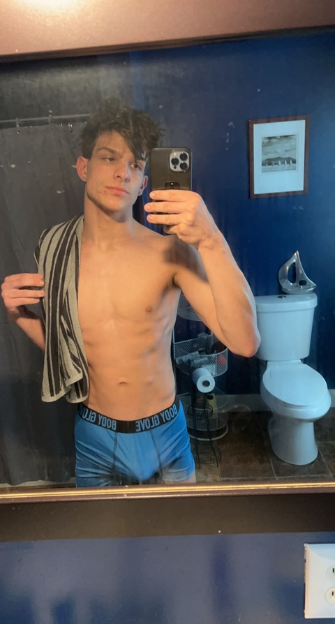 View ljo00 (Logan Olcott) OnlyFans 5 Photos and 4 Videos gallery 

 picture 2