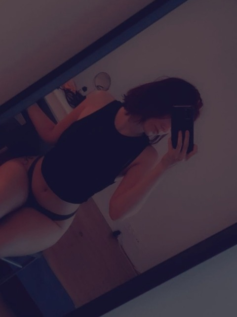 llaurabe OnlyFans Leaked Photos and Videos 

 picture 2