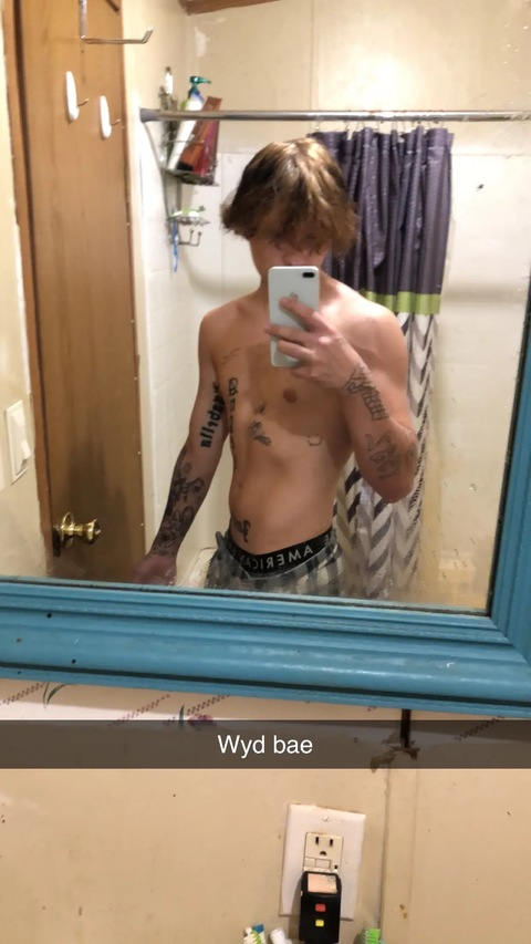View Logan (loganwheaton18) OnlyFans 3 Photos and 4 Videos leaks 

 picture 2