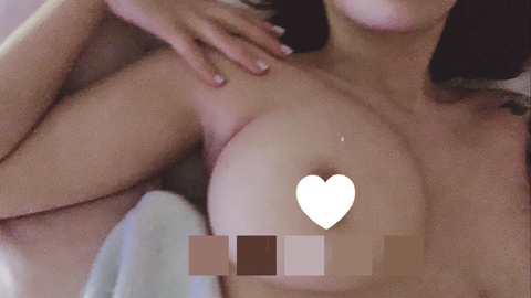 View 𝔏𝔬𝔩𝔞 𝔏𝔬𝔫𝔡𝔬𝔫🍾✨ (lolafromlondon) OnlyFans 79 Photos and 39 Videos leaked 

 picture 2