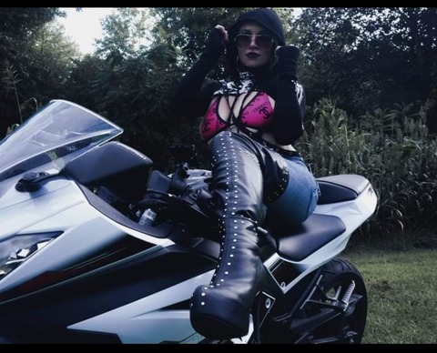 lolamontez1821free OnlyFans Leaked Photos and Videos 

 picture 2