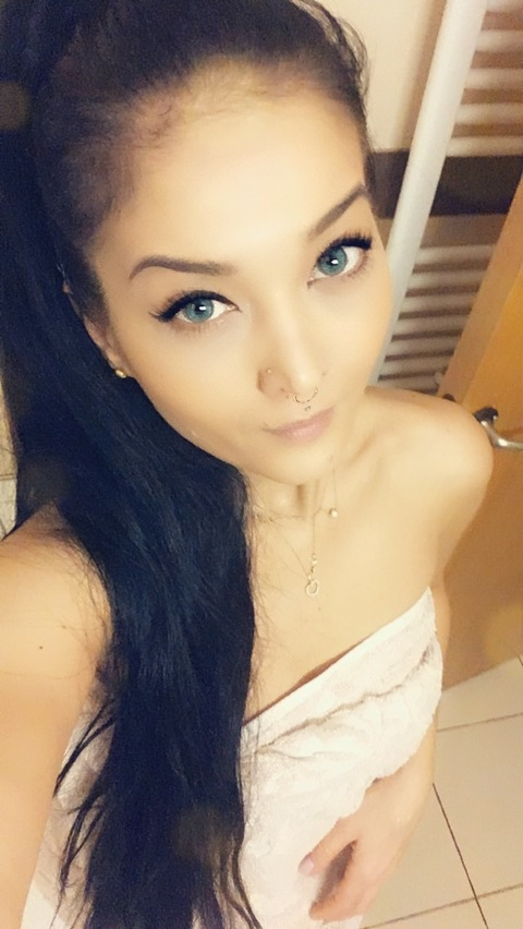 View lonelyst4r OnlyFans content for free 

 picture 2