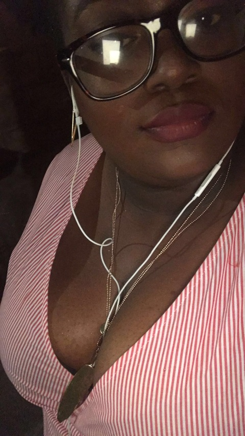 lorina OnlyFans Leaks 

 picture 2