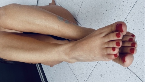 Download lospiesdeyuri OnlyFans content for free 

 picture 2