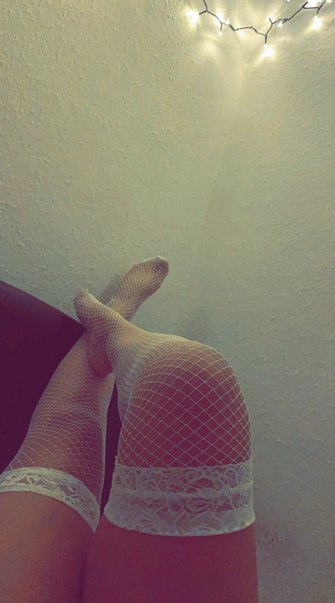 View lottiemaefreeacc OnlyFans videos and photos for free 

 picture 2