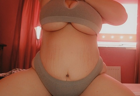 louisa-xo (Louisaxo) OnlyFans content 

 picture 2