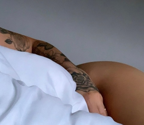 Onlyfans leaks louise_mae 

 picture 2
