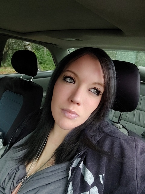 View lovekills2829 OnlyFans content for free 

 picture 2